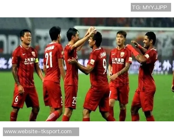 上港与贵州激战正酣目前比分揭晓引发球迷热议 上港与贵州激战正酣目前比分揭晓引发球迷热议