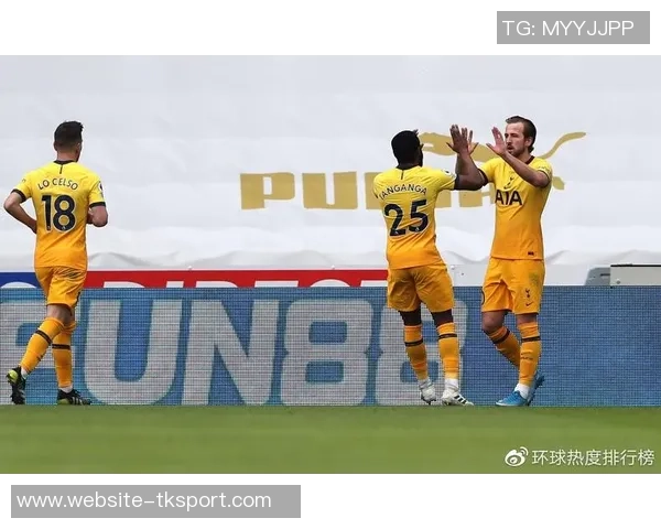 凯恩的传奇之路:从天才少年到足球巨星的奋斗历程与成就解析 凯恩的传奇之路:从天才少年到足球巨星的奋斗历程与成就解析