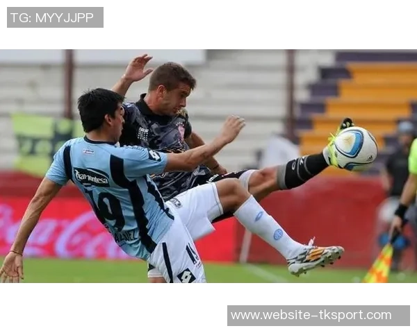 基尔梅斯与帕特罗纳图的精彩对决揭示足球战术与团队合作的魅力